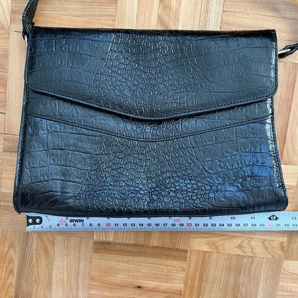 Vintage Black Snakeskin Patterned Purse - Picture 2 of 9